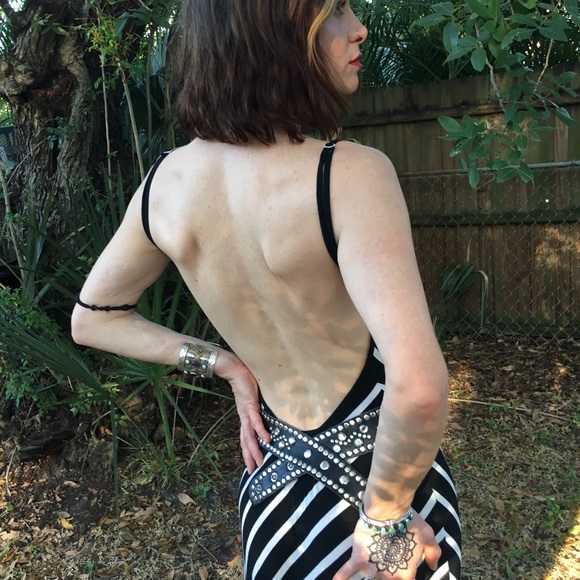 Beautiful backless long black and white dress - Picture 2 of 4